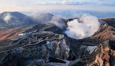 Monte Aso do Japão entra em erupção; nível de alerta é elevado