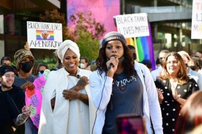Grupos LGBTQ protestam contra a Netflix por transfobia em especial de comédia