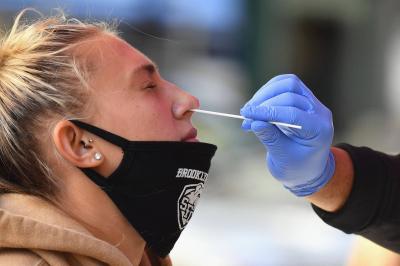 Vacina brasileira contra Covid em spray nasal entra com pedido para testes em humanos