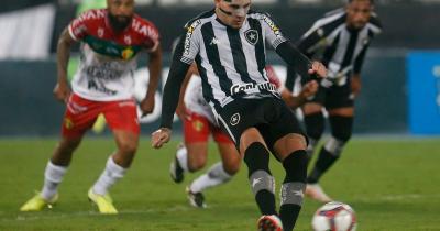 Rafael Navarro comemora vitória do Botafogo na Série B: ‘Voltamos a jogar o futebol que a gente jogava’
