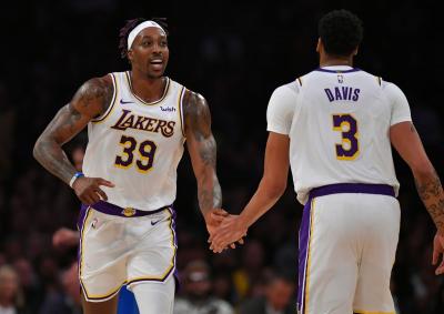 Davis e Howard fazem as pazes após briga no banco dos Lakers
