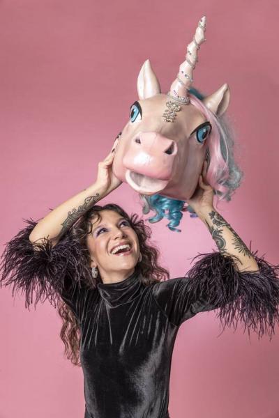 Priscilla Alcantara vê carreira de cantora pop decolar com a vitória no 'The masked singer' e adianta que está negociando volta à TV