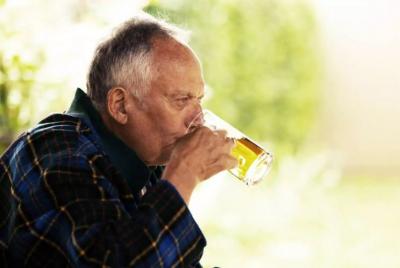 'Binge drinking': consumo exagerado de bebidas alcoólicas por idosos no Brasil preocupa Saúde Pública