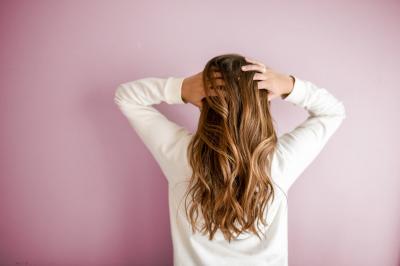 Queda de cabelo: saiba como a alimentação interfere na saúde dos fios