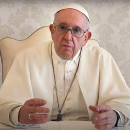 Papa volta a condenar a fabricação de armas de fogo