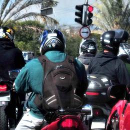 Pesquisa revela que muitos motociclistas conduzem sem habilitação