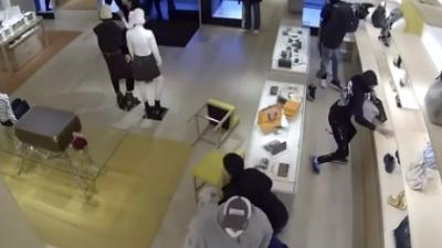EUA: 14 assaltantes roubam R$ 560 mil em mercadorias de loja Louis Vuitton