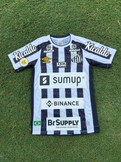 Santos respeita contrato e “encaixa” novo patrocinador no uniforme