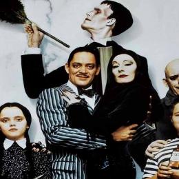 Como está o elenco de A Família Addams hoje em dia?