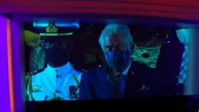 Vídeo: Príncipe Charles é flagrado caindo de sono durante cerimônia em Barbados