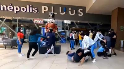 Vídeo: Fãs do Homem-Aranha trocam socos após jovem furar fila de ingresso
