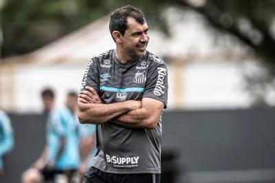 Carille espera ficar em 2022: “Vejo o Santos se ajeitando sem precisar de muito”