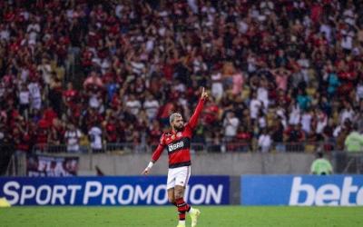 Gabigol ultrapassa ídolo do Flamengo na artilharia do clube