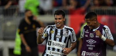 Gabigol perde pênalti e Santos vence Fla no adeus rubro-negro ao Maracanã