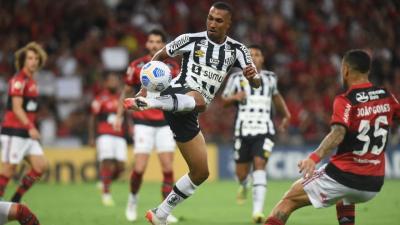 Gabigol perde pênalti, Santos vence o Flamengo, escapa do rebaixamento e passa a sonhar com Libertadores