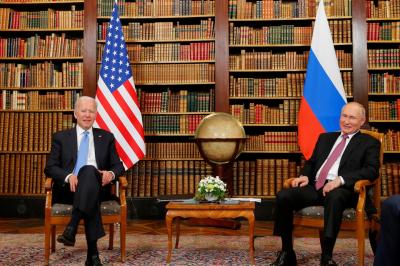 Biden conversa com líderes europeus antes de reunião virtual com Putin; EUA entendem que Moscou ameaça a Ucrânia