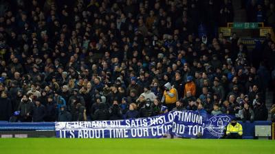 Entenda o protesto que fez torcedores do Everton abandonarem partida contra o Arsenal aos 27 minutos