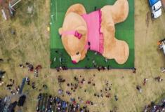 Um urso de pelúcia de 4 toneladas