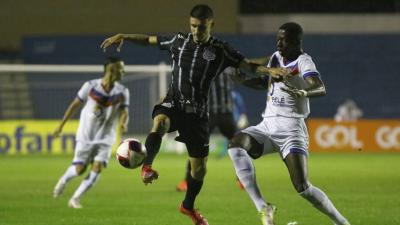 Resende consegue 'revanche' com virada nos acréscimos e elimina o Corinthians na Copinha