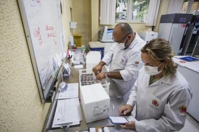 Com escalada de casos, Curitiba reorganiza rede de atendimento da saúde. Veja como fica