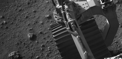 Nasa tenta tirar 'pedra no sapato' do robô Perseverance em Marte; entenda