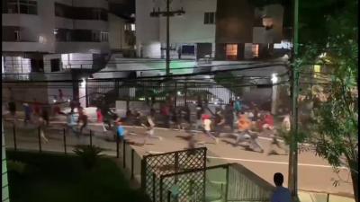 VÍDEO: confronto entre torcidas organizadas no Recife termina com um ferido e torcedores detidos com punhal, soqueiras, barrotes e rojões