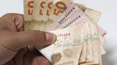 Brasileiros com dinheiro “esquecido” resgataram R$ 900 mil em 24 horas, diz BC