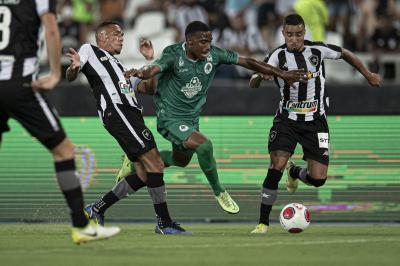 Rafael rompe tendão de Aquiles, passará por cirurgia e desfalca Botafogo por pelo menos seis meses