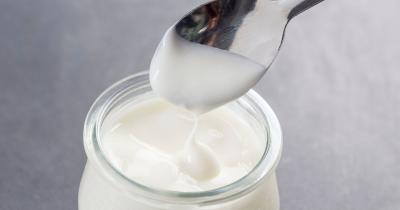Iogurte é uma fonte de cálcio: conheça os reais benefícios desse alimento