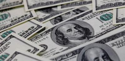 Dólar quebra altas semanais e fecha em R$ 5,058; Bolsa sobe após 5 semanas