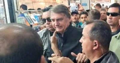 Bolsonaro recebe gritos de apoio e vaias em passeio por feira em Brasília