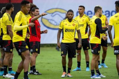Reforço perde espaço no Flamengo com mudança no sistema de Paulo Sousa