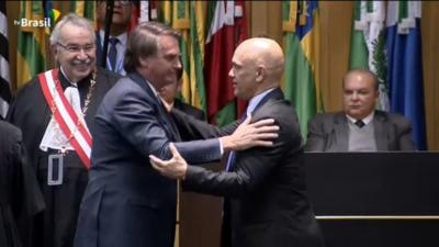 Após notícia-crime, Bolsonaro e Moraes se cumprimentam em cerimônia de posse no TST