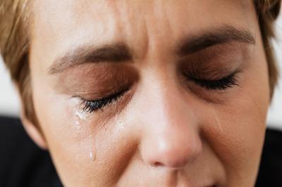 Porque é que temos vontade de chorar quando estamos cansados ou doentes?