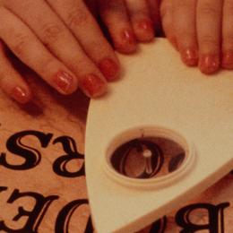 Paranormal ou Psicologia? A ciência ‘assustadora’ por trás dos tabuleiros Ouija