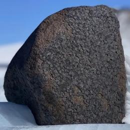 Enorme rocha espacial na Antártica está entre as maiores encontradas em 100 anos