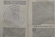 Primeira edição perfeita do livro de Copérnico sobre astronomia pode render 2,5 milhões