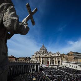 Carro em alta velocidade invadiu o Vaticano