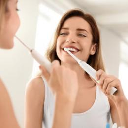 Dentista diz qual é a melhor escova de dentes para se usar