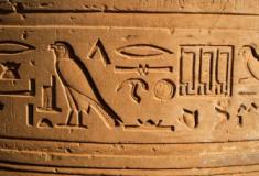 Quando os egípcios começaram a usar hieróglifos?