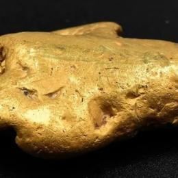 A maior pepita de ouro já encontrada na Inglaterra é descoberta com um detector de metais 