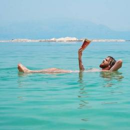 Por que não se afunda no Mar Morto: Uma Explicação Científica
