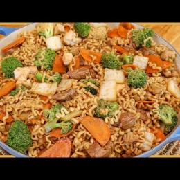Como fazer yakisoba caseiro rápido e fácil