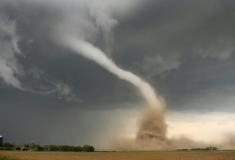 Reviravoltas sobre tornados: Cientista da Terra estuda por que os EUA têm tantos tornados