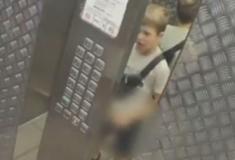Jovem russo fica preso após fazer xixi no elevador