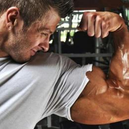 A divisão de treino definitiva para braços impressionantes