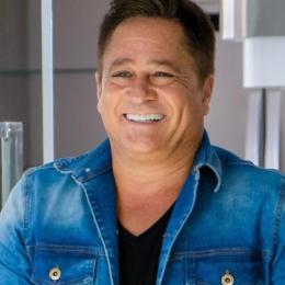 Leonardo não sabe letra de 'pense em mim' de cor