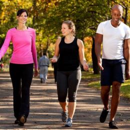 Transforme sua caminhada em um treino de queima de gordura