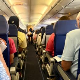 Melhores assentos no avião e dicas para viajar com mais conforto