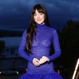 A atriz Dakota Johnson ousa com transparência reveladora